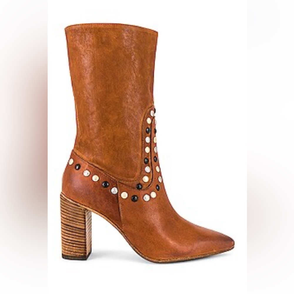 Free people Studded Dakota Boot in Rum

Color:Rum